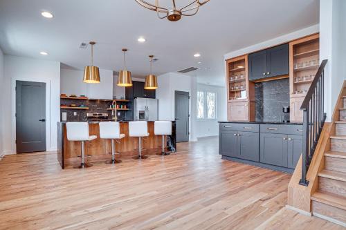 Downtown Nashville House | Sleek and Modern Nashville Home Walk to Marathon!