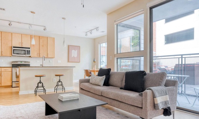 Barton Heights Apartment | Sleek Barton Springs 1BR w/ Gym, Pool & W/D, nr Zilker, by Blueground