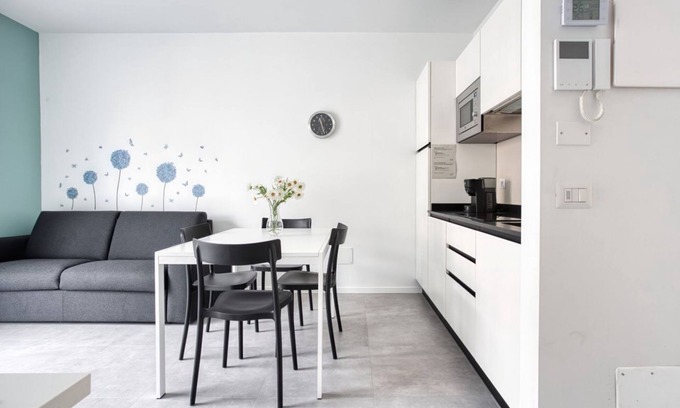 Dergano Apartment | Sleek City Abode in Milan