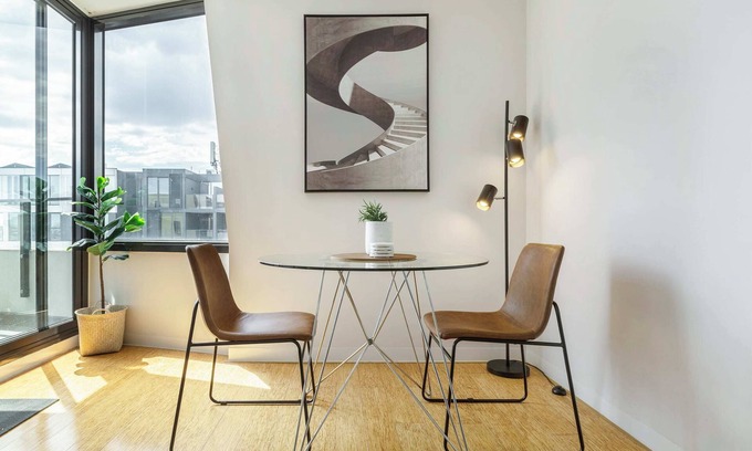 Brunswick Condo | Sleek Minimalist Condo w City Views FREE Parking
