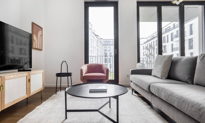 Tiergarten Apartment | Sleek Mitte 2BR near Potsdamer Platz & Nollendorfplatz, by Blueground
