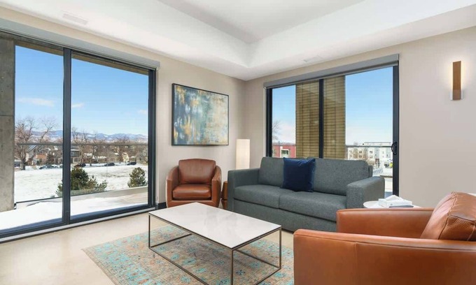 Berkeley Hotel | Sleek Tennyson St Flat w/Balcony & Views