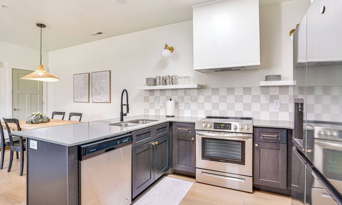 Vineyard Apartment | Sleek Vineyard Condo w/Access to Community Pools