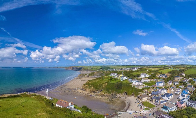 Little Haven House | Sleekstone, Holiday Home Broad Haven, Sleeps 7, 4 bedrooms, bathrooms
