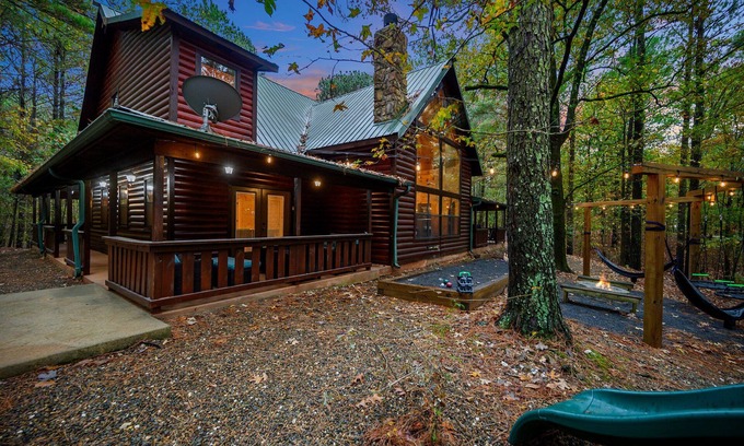 Broken Bow Cabin | Sleep 34! 7BR in 2 CABINS! Pool table, bocce, pets