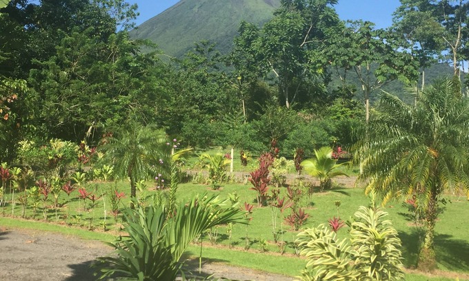 La Fortuna Hotel | Sleep VIP with Private room with Arenal Volcano views