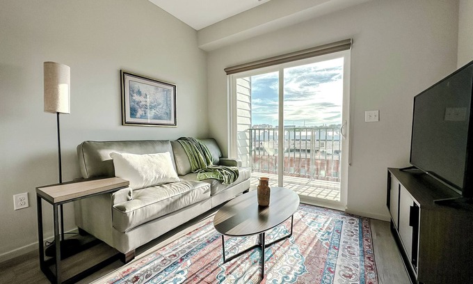 Downtown Omaha Apartment | Sleepover: Hip 1BD/1BA + Gym - Downtown Omahan