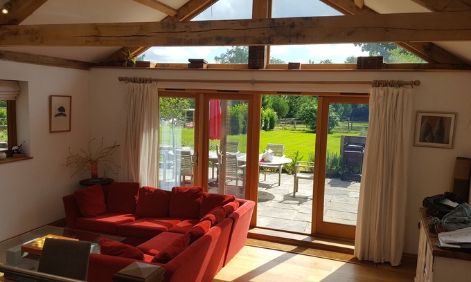 Haslemere House | SLEEPS 10-12 - 5 Bed RURAL Oak Framed Contemporary House with 3 Studios in AONB