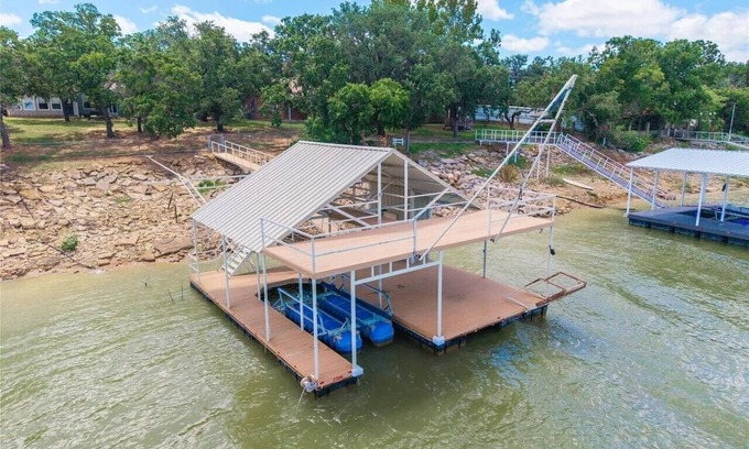 Breckenridge House | Sleeps 10 on deep water at Hubbard Creek Lake with 2 story dock & MIL quarters
