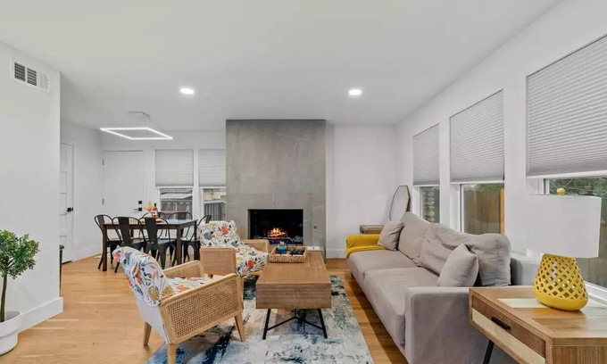 McNeil House | Sleeps 12, Fast Wi-Fi, EV Charger, Remote Worker