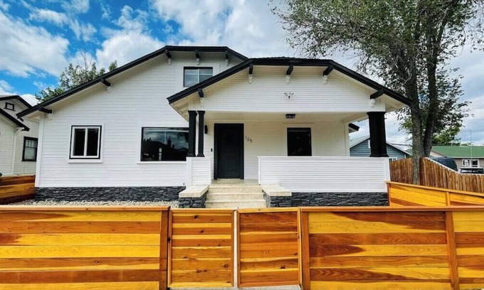 Old Southwest House | Sleeps 16 Pet Friendly Renovated Midtown W 9Beds