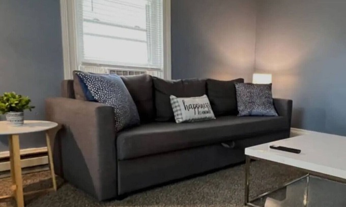 New Castle House | Sleeps 20! 6 Bedrooms w/13 Beds + Parking & WIFI