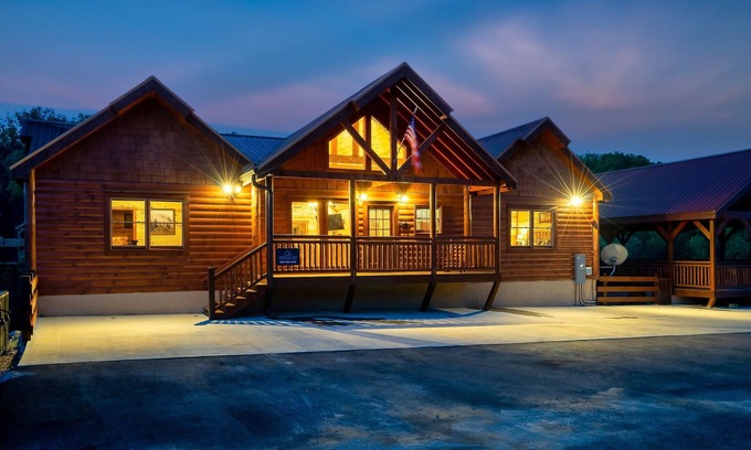 Gatlinburg - Pigeon Forge Cabin | SLEEPS 24+! PRIVATE HEATED POOL! GAME ROOM at Blue Smoke Lodge!