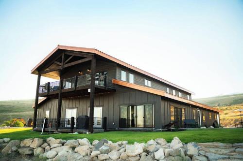 Garden City House | Sleeps 40, Pool House