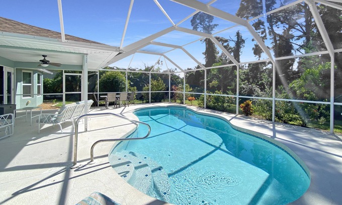 Pine Valley Villa | Sleeps 6, full refund*, heated pool, Dog ok
