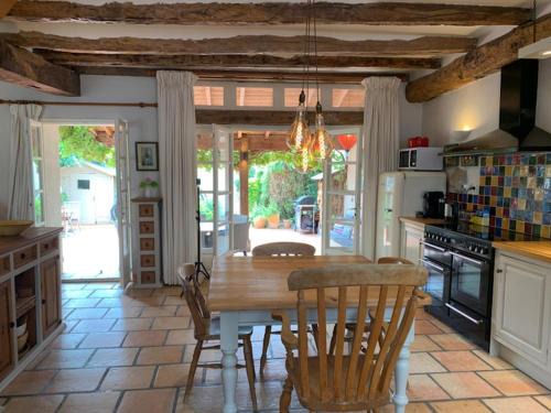 Saint-Meard-de-Gurcon House | Sleeps 6 Vineyard Escape- PetsOK & Airport Access