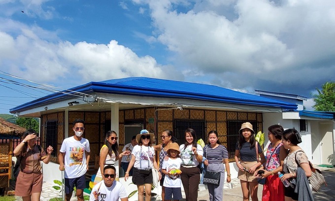 Tagbilaran House | Sleeps up to 8 , additional 6 dollars fee over 8 bungalow house.