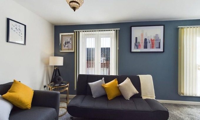 Stafford House | Sleeps6- FamilyFriendly- FreeParking- 3Br