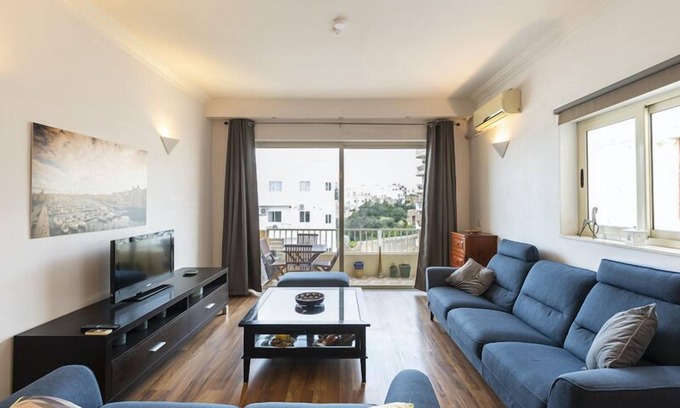 Sliema Apartment | Sliema Retreat-Hosted by Sweetstay