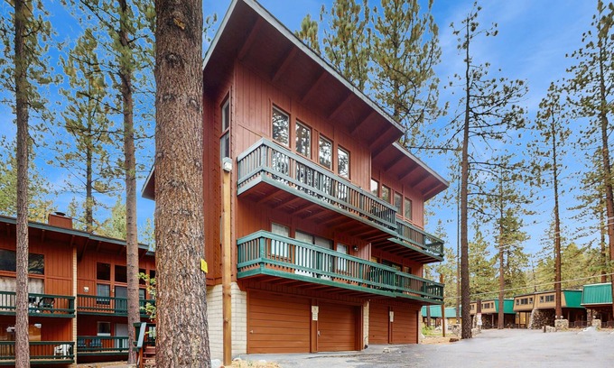 South Lake Tahoe Condo | Slopeside alpine condo with shared hot tub , at the base of Heavenly lodge