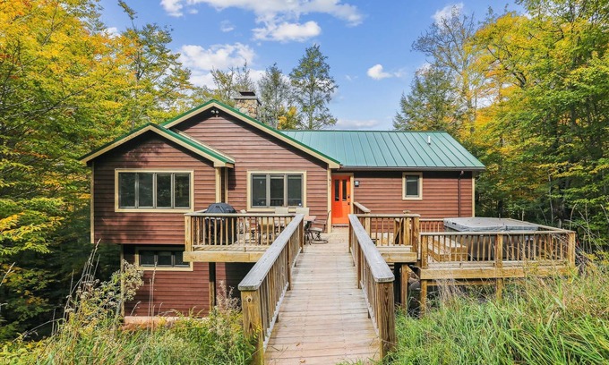Northface House | Slopeside on Timberline Mountain's Salamander Trail-Perfect in every season!