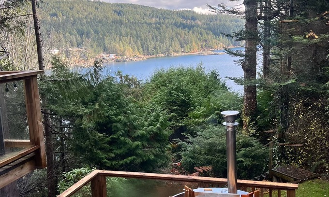 Halfmoon Bay Cottage | #Slowtravel~wood-fired hot tub, cold plunge, forest-bathing, earthing, beach