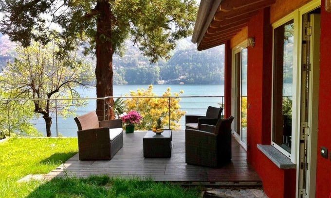 Carate Urio House | Small house with large garden, view of Como Lake 'Sans Souci'