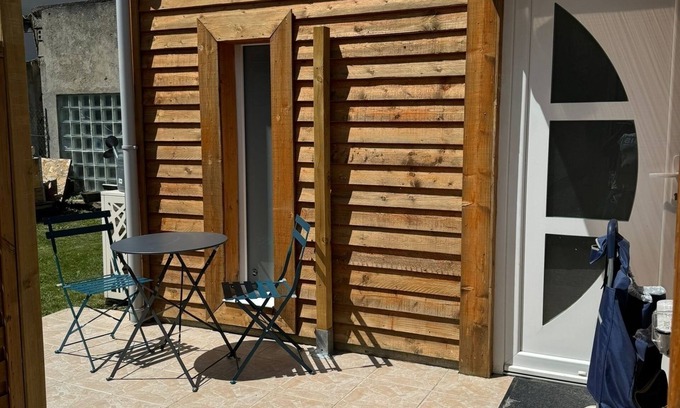 Bouffemont Ski Chalet | Small outbuilding in leafy setting close to Paris and Chantilly.