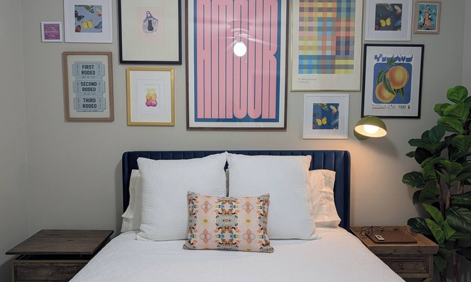 North Charlotte House | Small Space, BIG Personality in Charlotte w/King + Queen bed, Pet Friendly