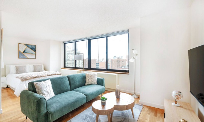 Upper East Side Apartment | Smart UES Studio w/Doorman, Gym and Pool #6180