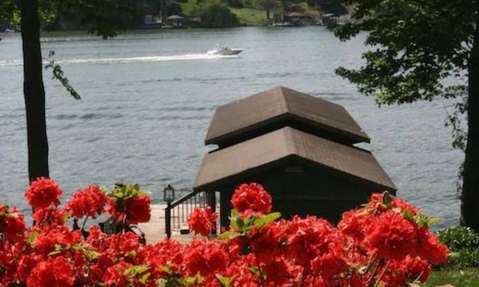 Westlake Corner House | Smith Mountain Lake: Your Perfect Waterfront Escape