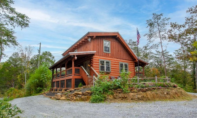 Sevierville House | Smokies Hideaway View Hot Tub Games Fireplace