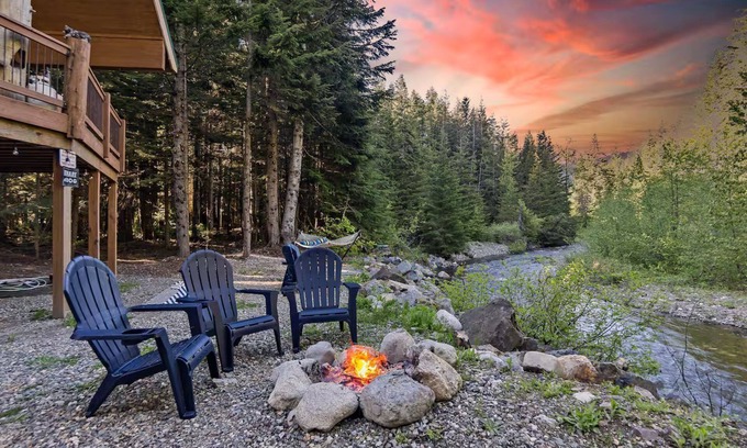 Snoqualmie Pass House | Snoqualmie Pass Cabin: Hot Tub, Sauna, Hike & Ski