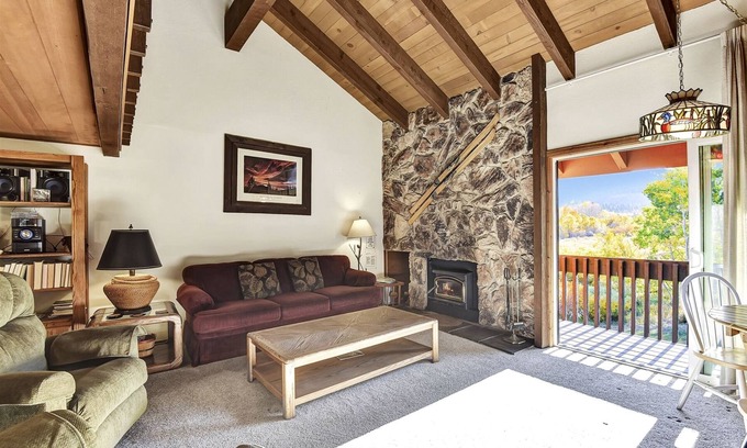 Mammoth Lakes House | Snowcreek 91: Nice, Dog Friendly, Close to Red Line Shuttle and Golfing
