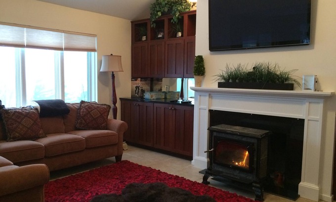 Warren Condo | Snowcreek Condo at Sugarbush Resort-2 beds/2 baths, slopeside