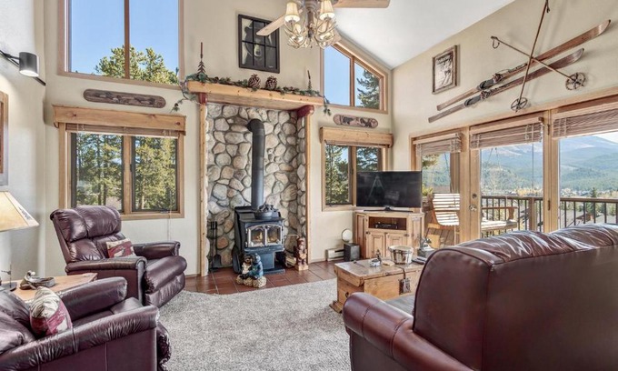 Four O'Clock House | Snowflake Overlook