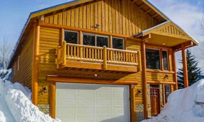 Hyak House | SnowTop Manor