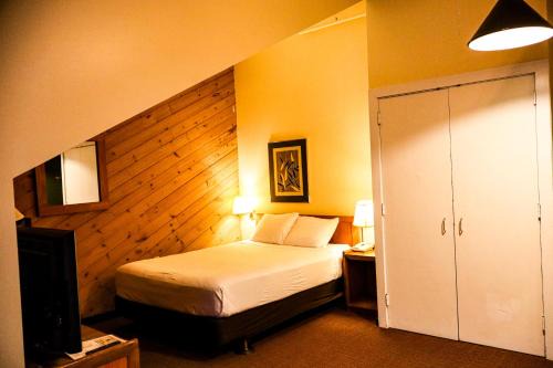 Waterville Valley Hotel | Snowy Owl Inn