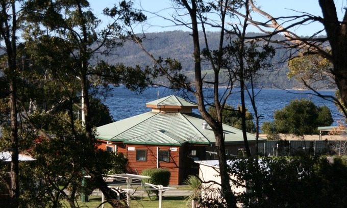 Snug RV Rental | Snug Beach Cabin And Caravan Park