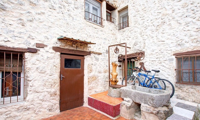 Montemayor de Pililla Villa | Snug Holiday Home in Valladolid with Private Pool