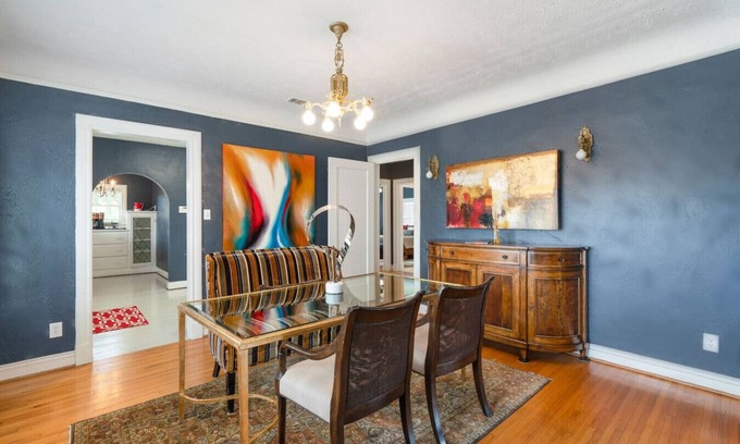 Oak Lawn House | SoCozyToo Residence - Check-in to Cozy & Checkout in Style . Uptown/Oak Lawn