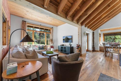 Serene Lakes House | Soda Springs 3BR Ski and Lake Retreat