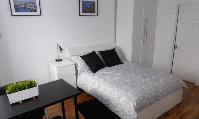 South Norwood Apartment | Soft & Bright