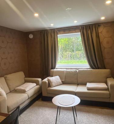 Glomset Apartment | Sokkelleilighet i enebolig i Ålesund nær stranden