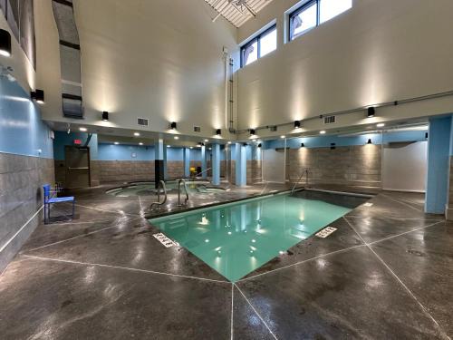 Canmore Apartment | Solara Studio with Pool/Hot tub/Parking/Gym