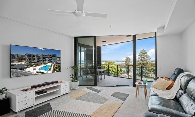 Forster Apartment | Solaris 610 overlooking the lake.