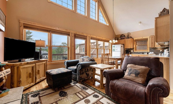 Estes Park Condo | Solitude Eagle #7 - Mountain Cabin with Fireplace