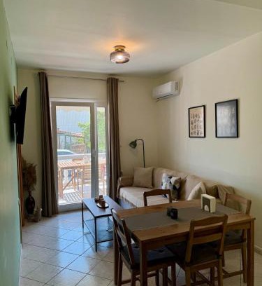 Nea Peramos Apartment | Solmera