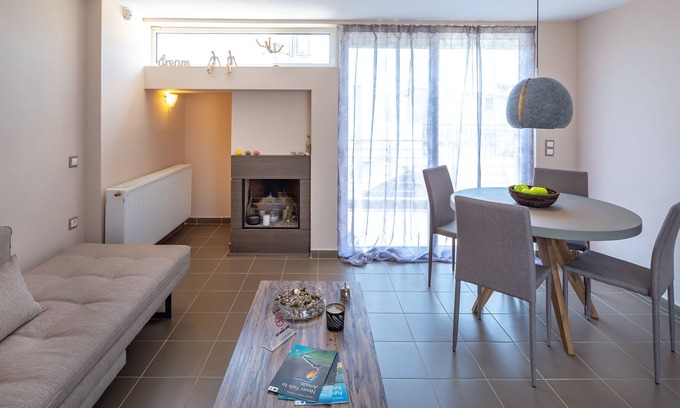 Agios Dimitrios House | SOLON - DELUXE CITY CENTER APARTMENT