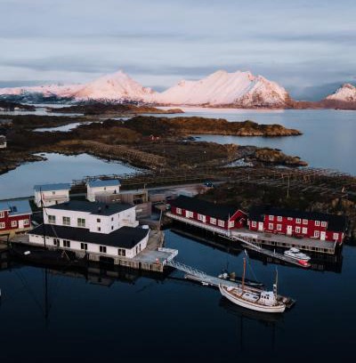 Ballstad Hotel | Solsiden Brygge Rorbuer